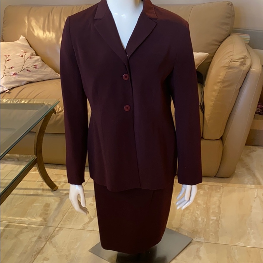 Suit- 2pc Women’s Suit - 6p View 2